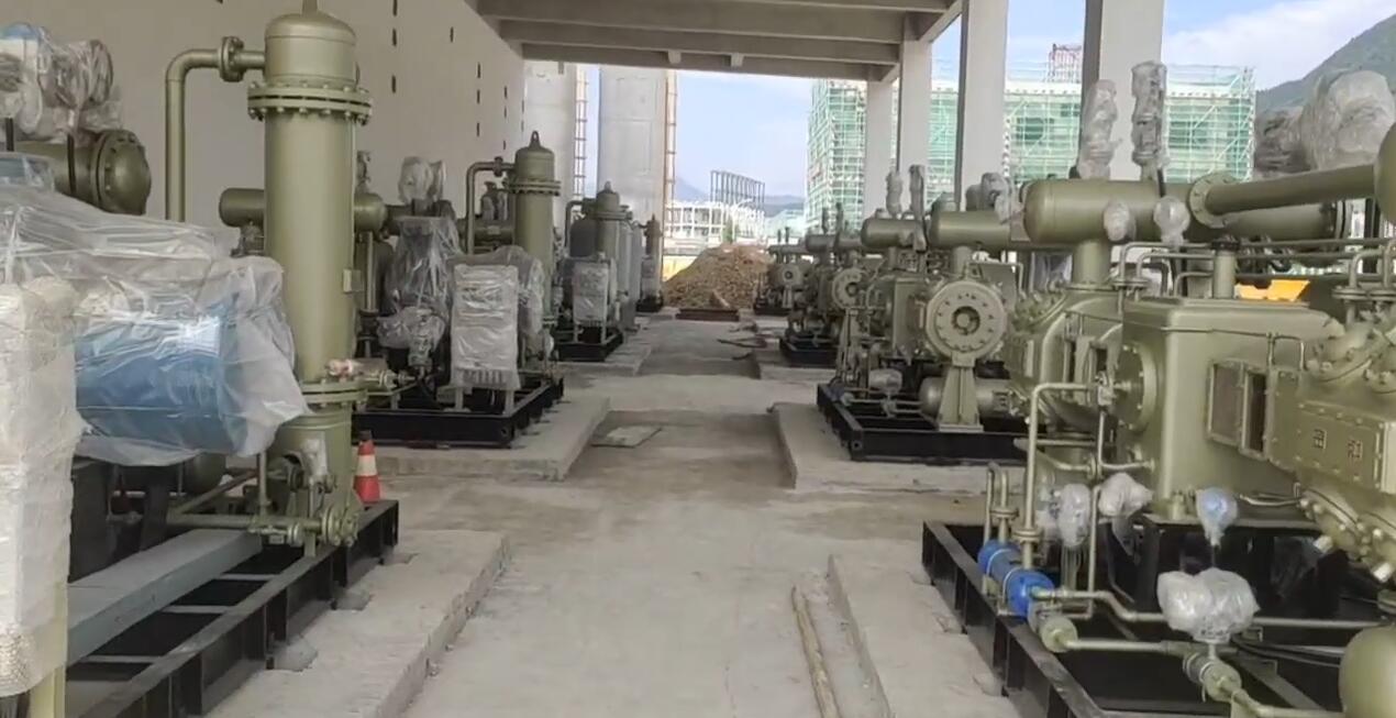 开化合成氯化氢压缩机安装现场展示